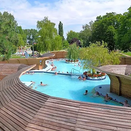 Thermal Apartmanhaz Hotel Komárom
